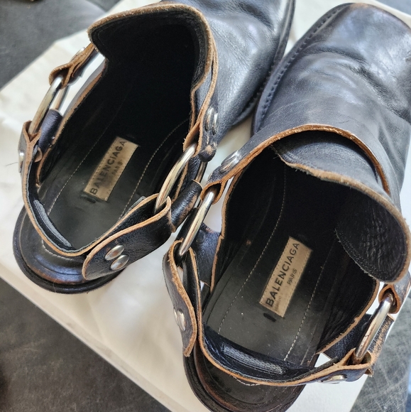 Balenciaga Distressed leather Ankle boot/mules - Picture 2 of 7